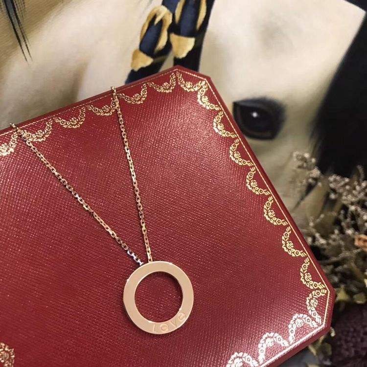 How To Select Engraved Jewellery Necklace Designs